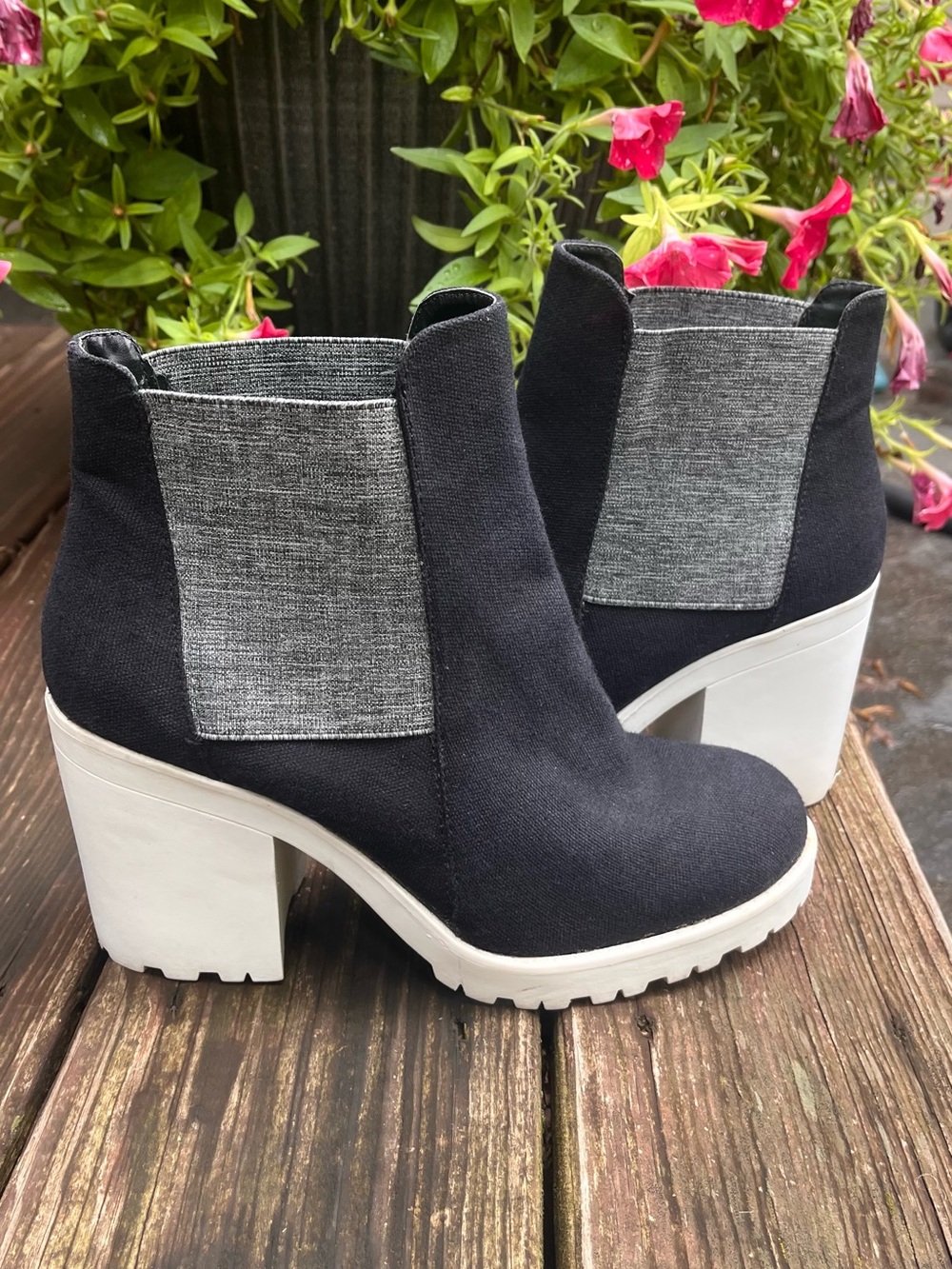 Call It Spring Black Chunky White Heel Chelsea Boots size 9